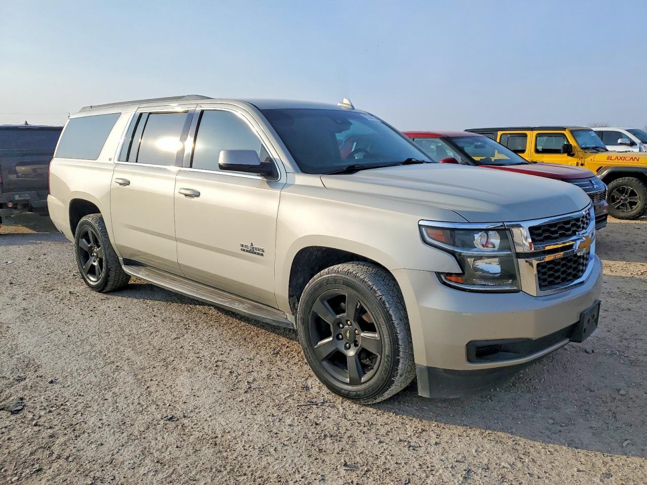 2015 Chevrolet Suburban C1500 Lt - zdjęcie 4