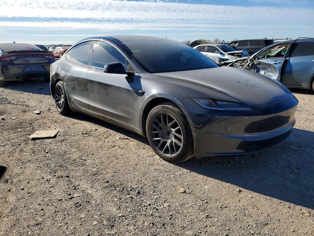 2025 Tesla Model 3 - zdjęcie 4