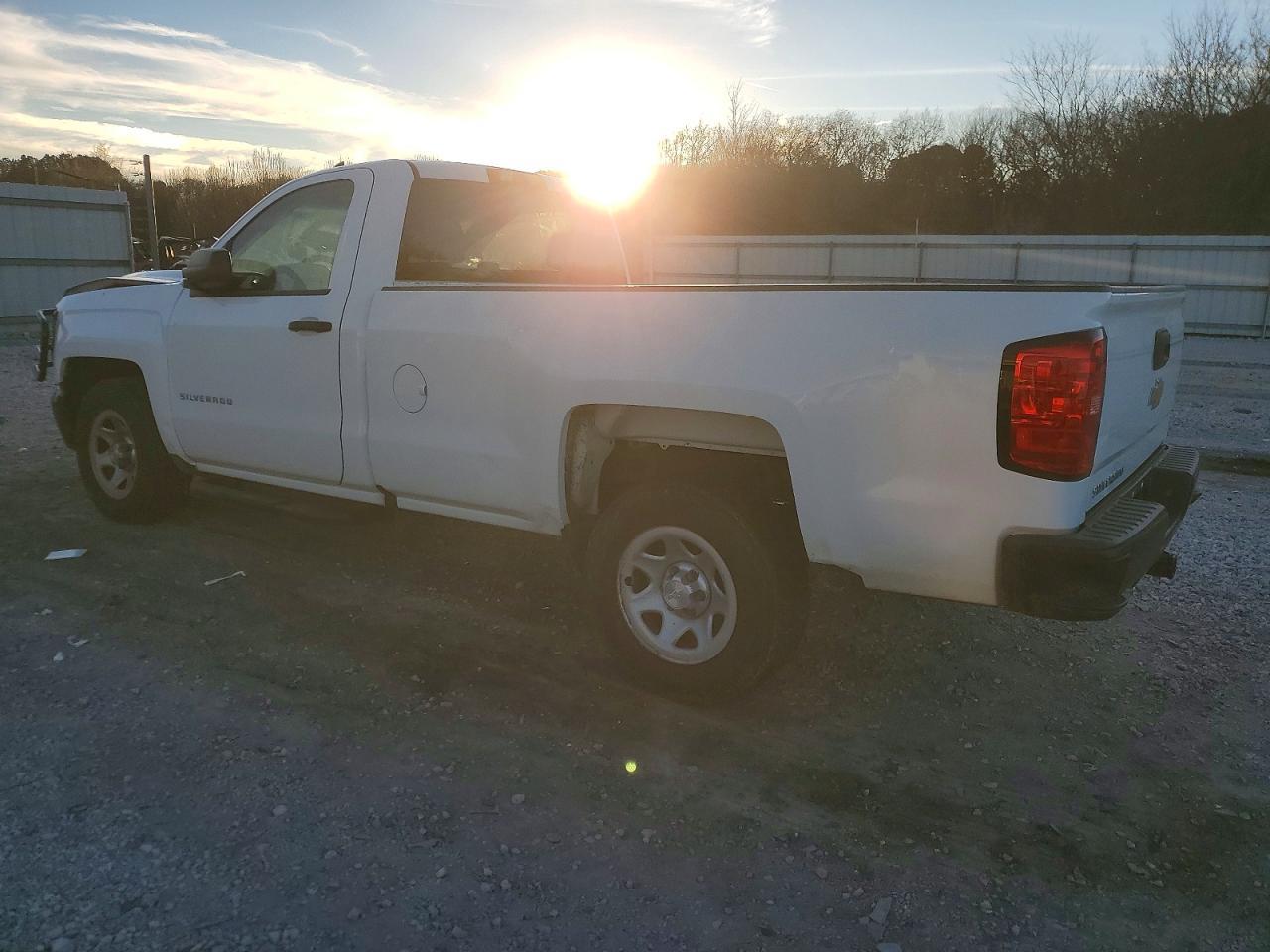 2018 Chevrolet Silverado C1500 - zdjęcie 2