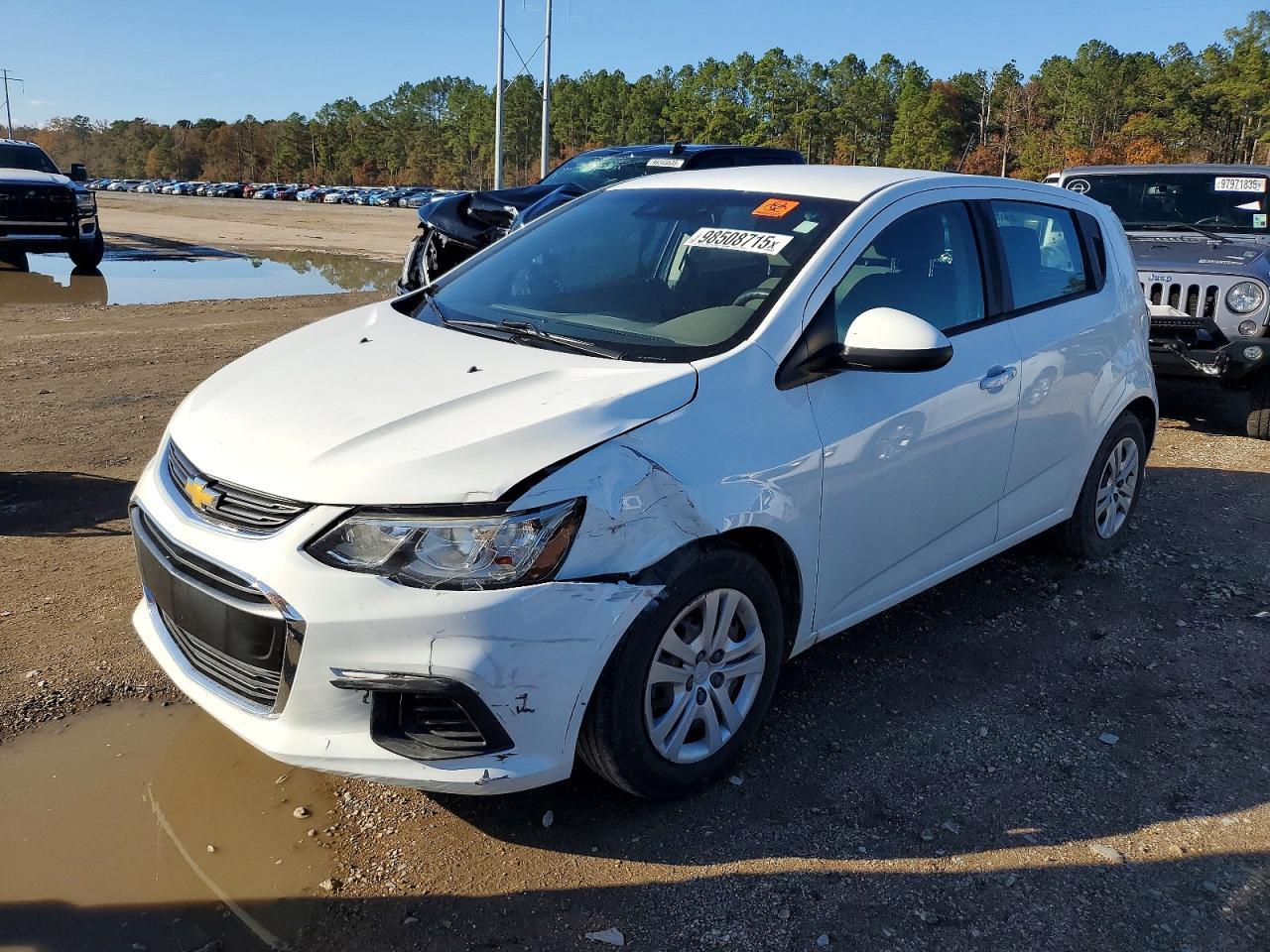 2020 Chevrolet Sonic - zdjęcie główne