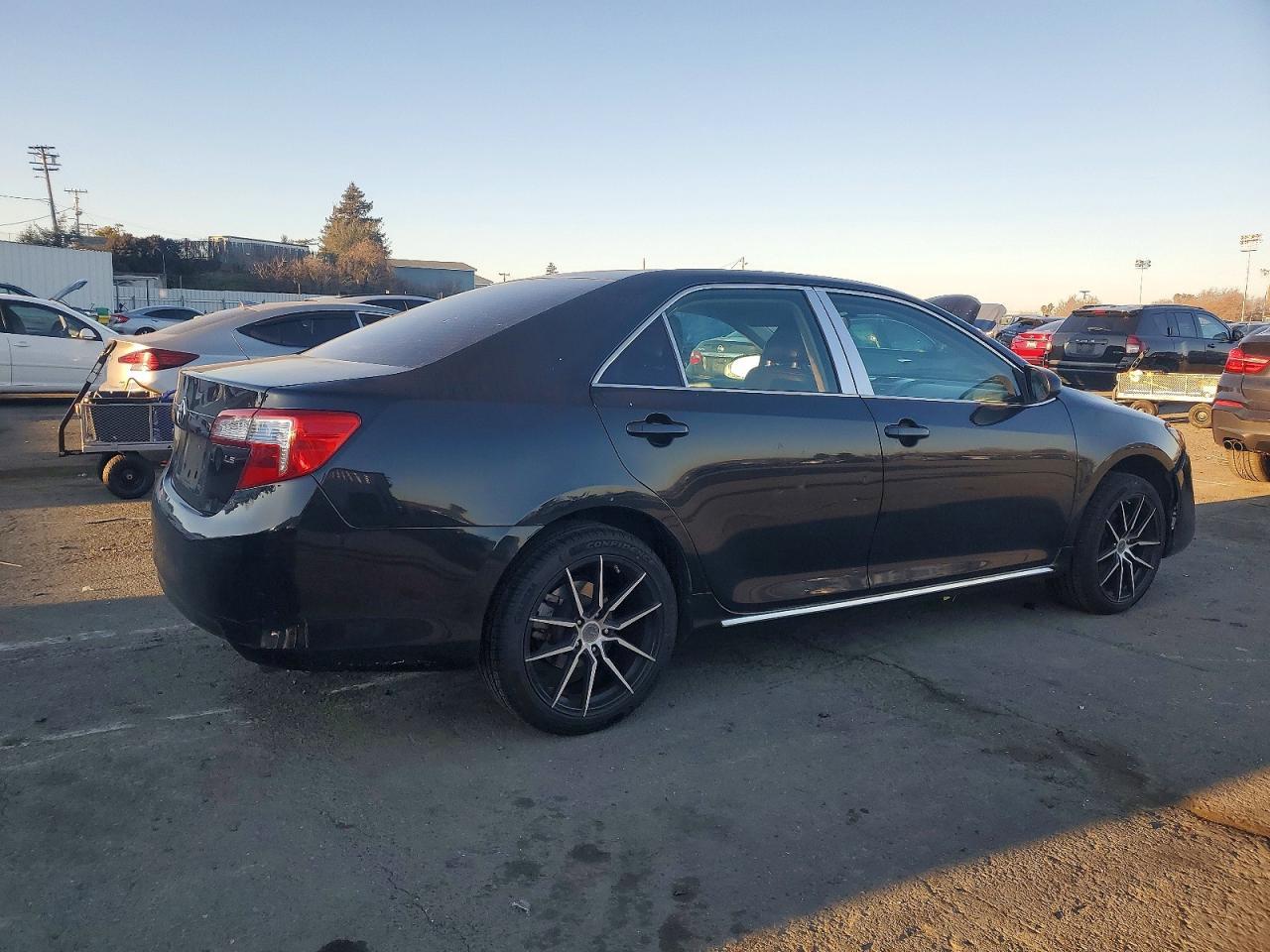 2015 Toyota Camery - zdjęcie 3
