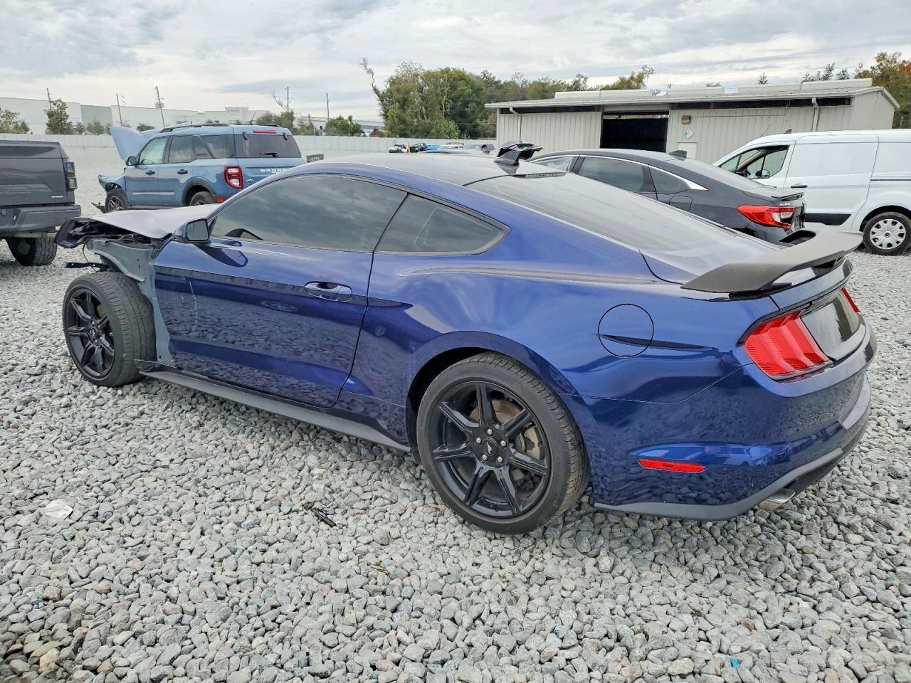 2020 Ford Mustang - zdjęcie 2