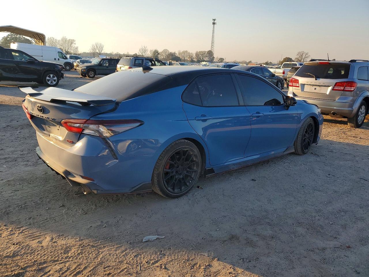 2022 Toyota Camry Trd - zdjęcie 3