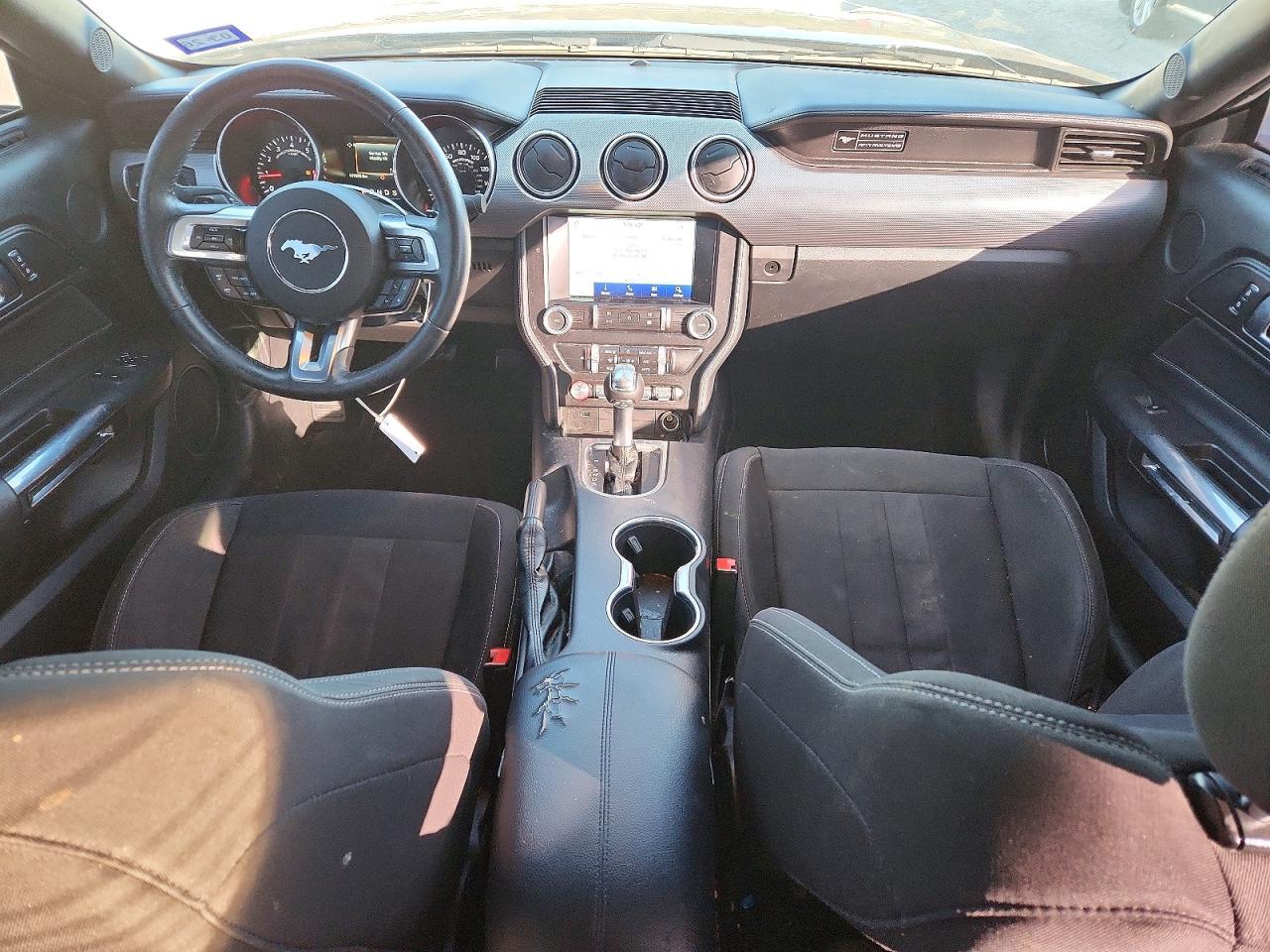 2020 Ford Mustang - zdjęcie 8