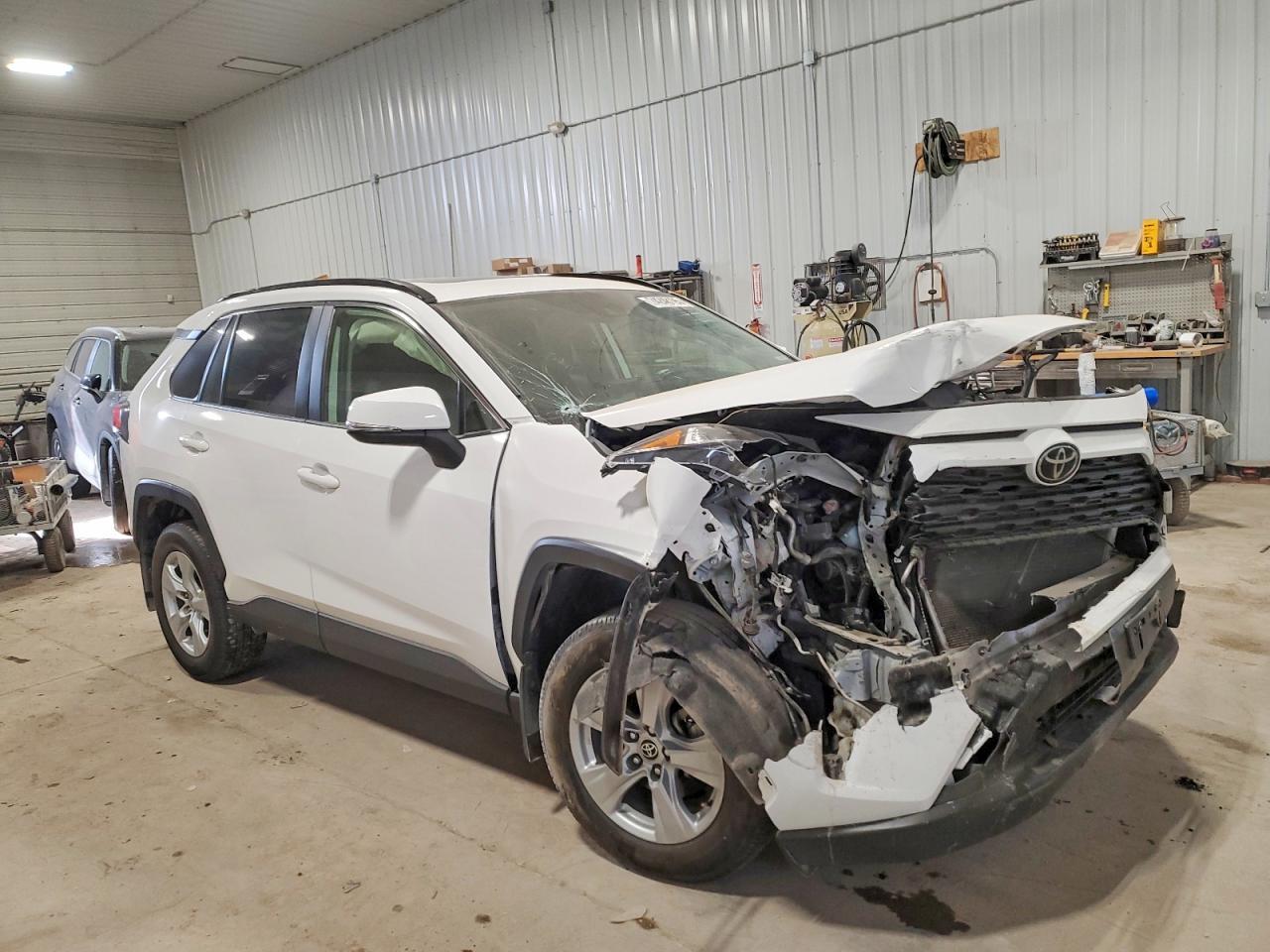 2020 Toyota Rav4 Xle - zdjęcie 4