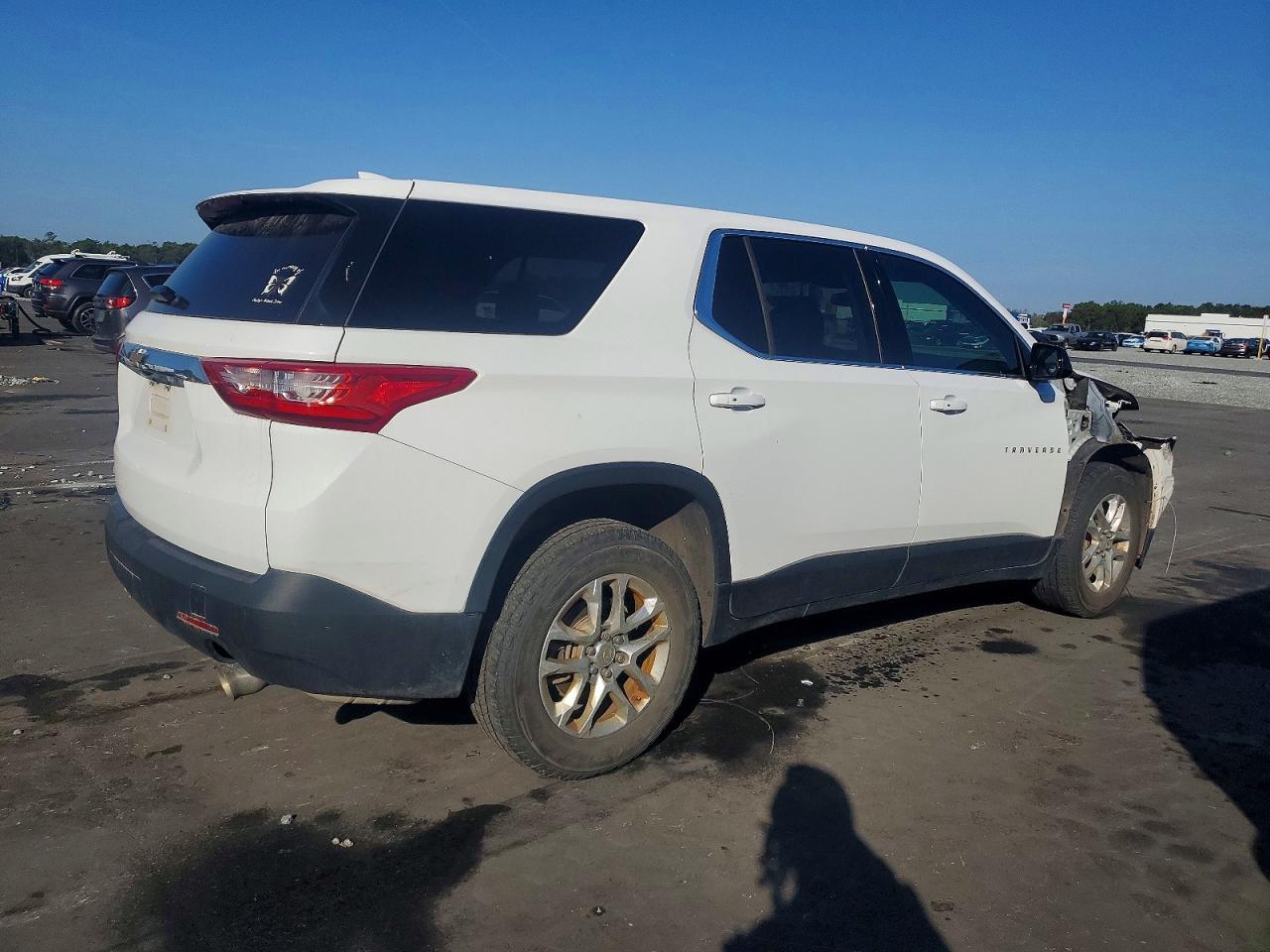 2020 Chevrolet Traverse Ls - zdjęcie 3