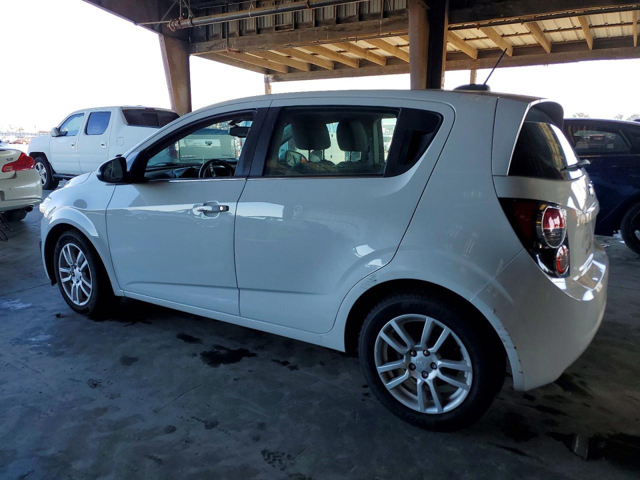 2015 Chevrolet Sonic Lt - zdjęcie 2