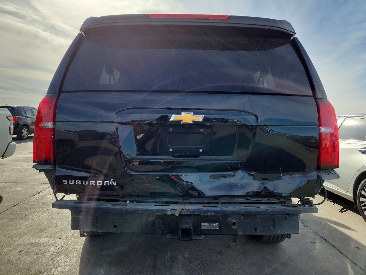 2017 Chevrolet Suburban C1500 Lt - zdjęcie 6
