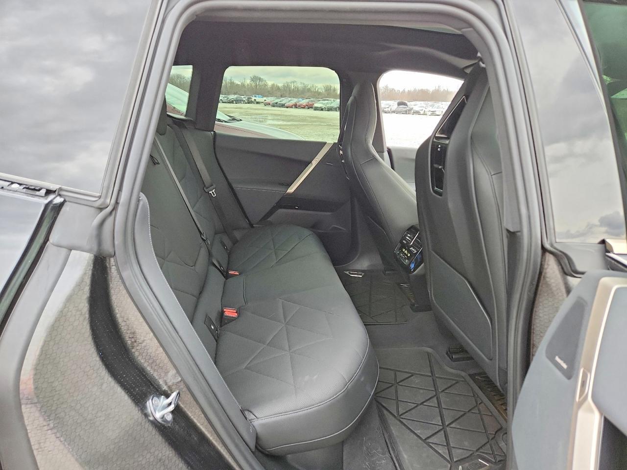 2024 BMW Ix xDrive50 - zdjęcie 11