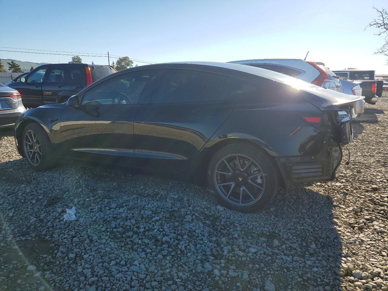 2022 Tesla Model 3 - zdjęcie 2