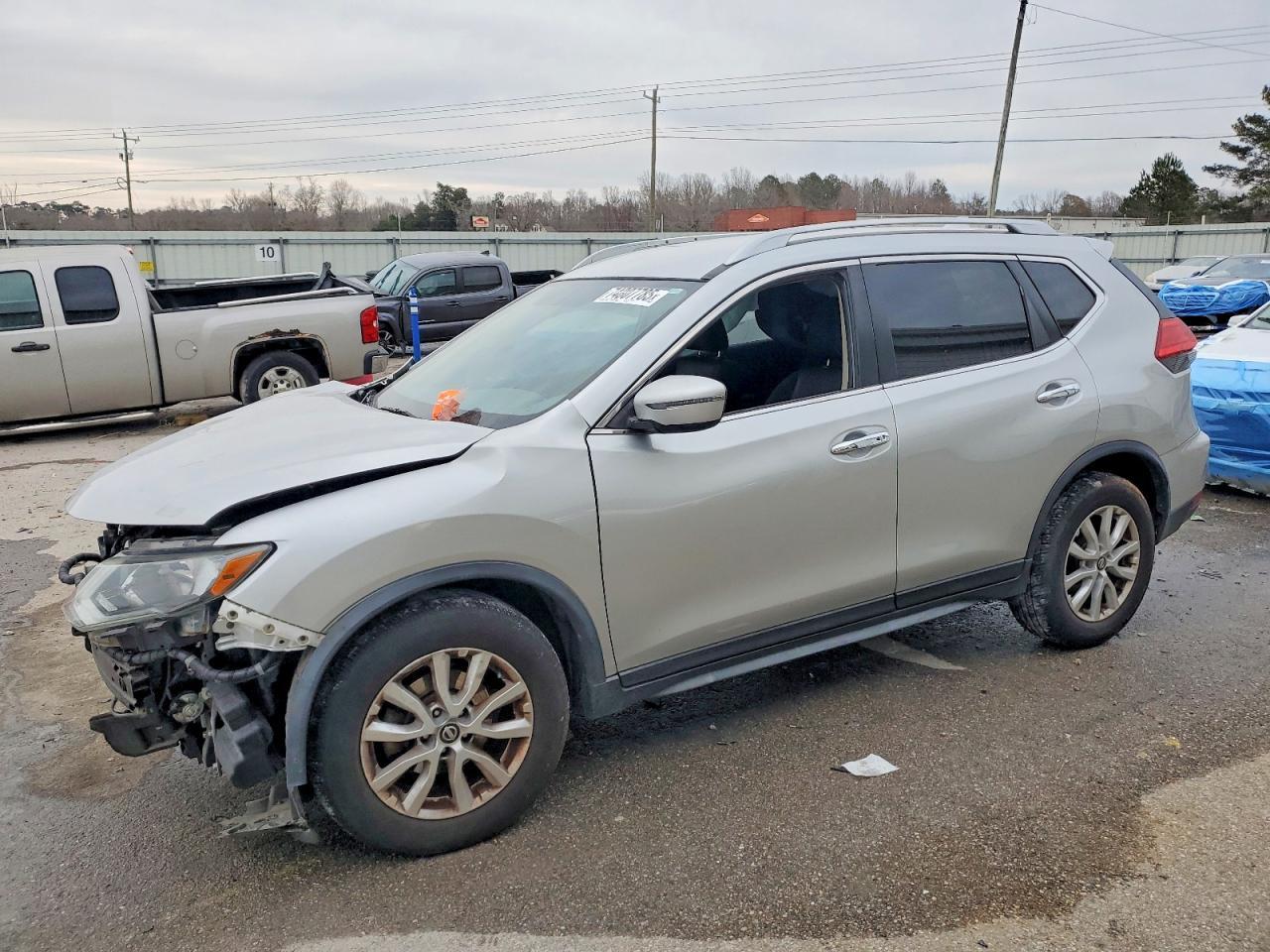 2017 Nissan Rogue - zdjęcie główne