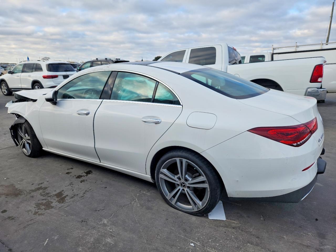 2021 Mercedes-Benz Cla 250 - zdjęcie 2