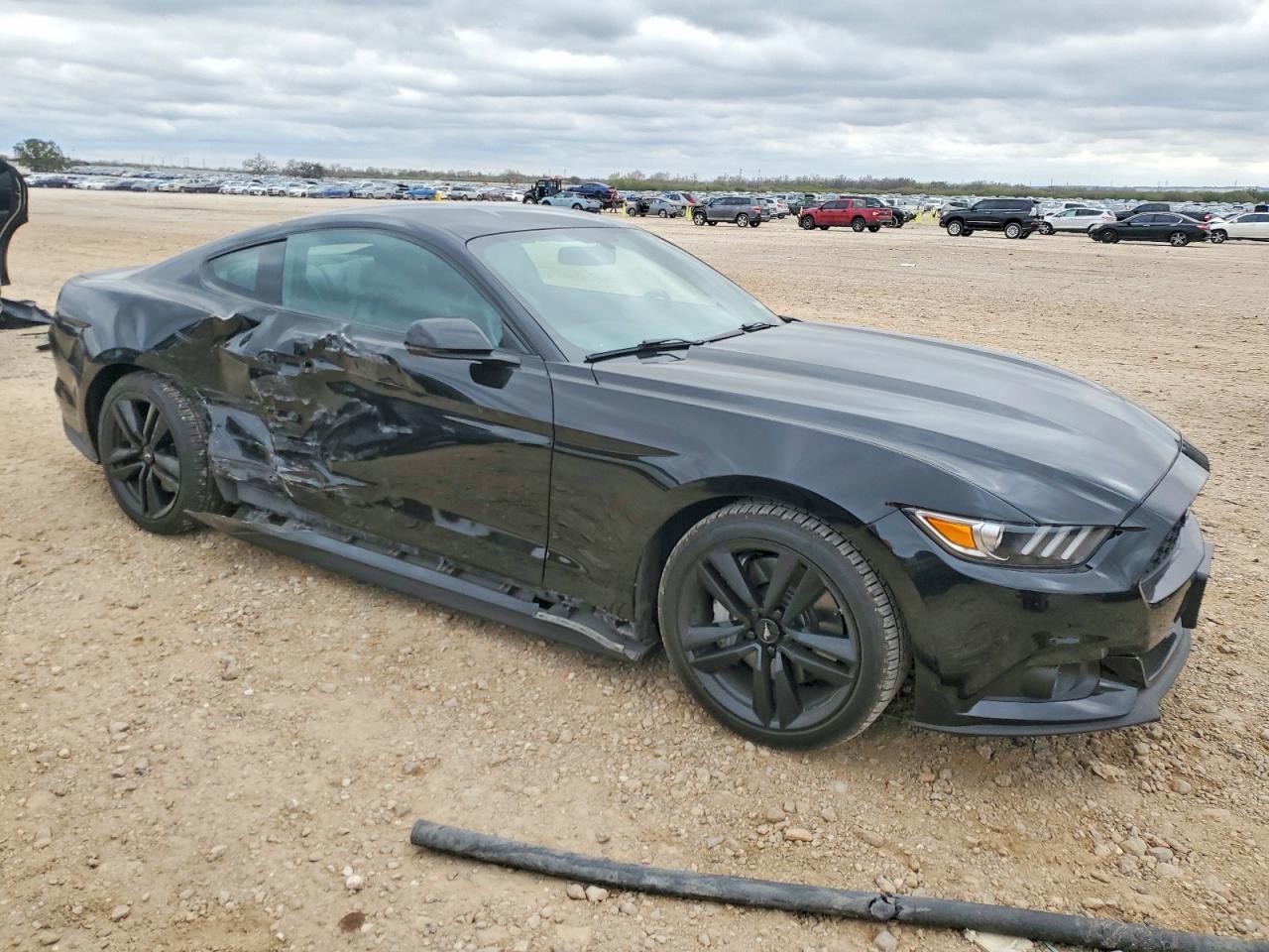 2015 Ford Mustang - zdjęcie 4