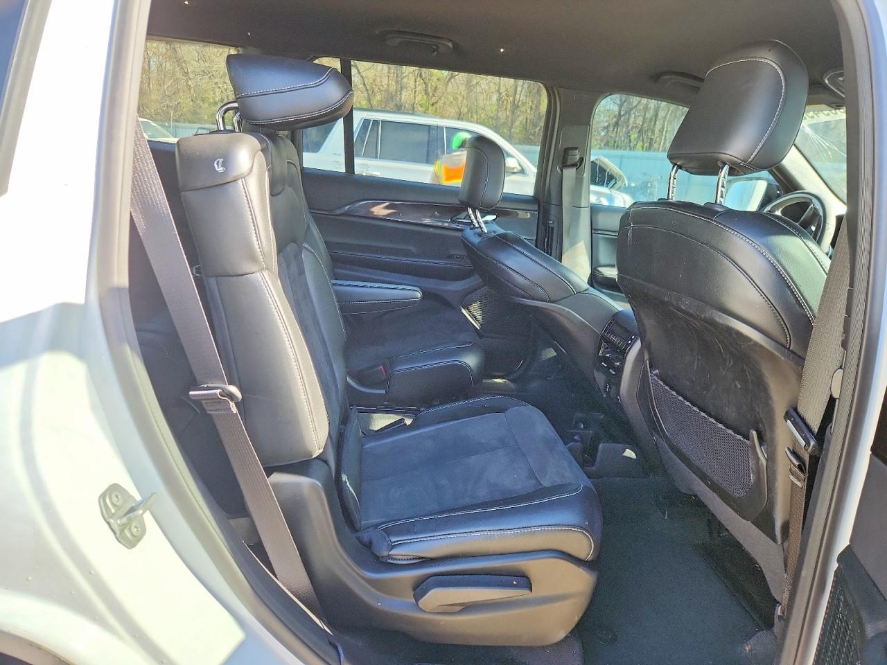 2023 Jeep Grand Cherokee L Laredo - zdjęcie 11