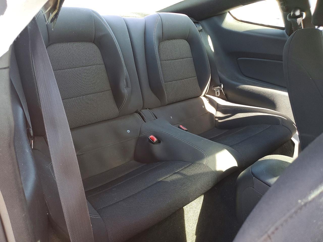 2016 Ford Mustang - zdjęcie 10