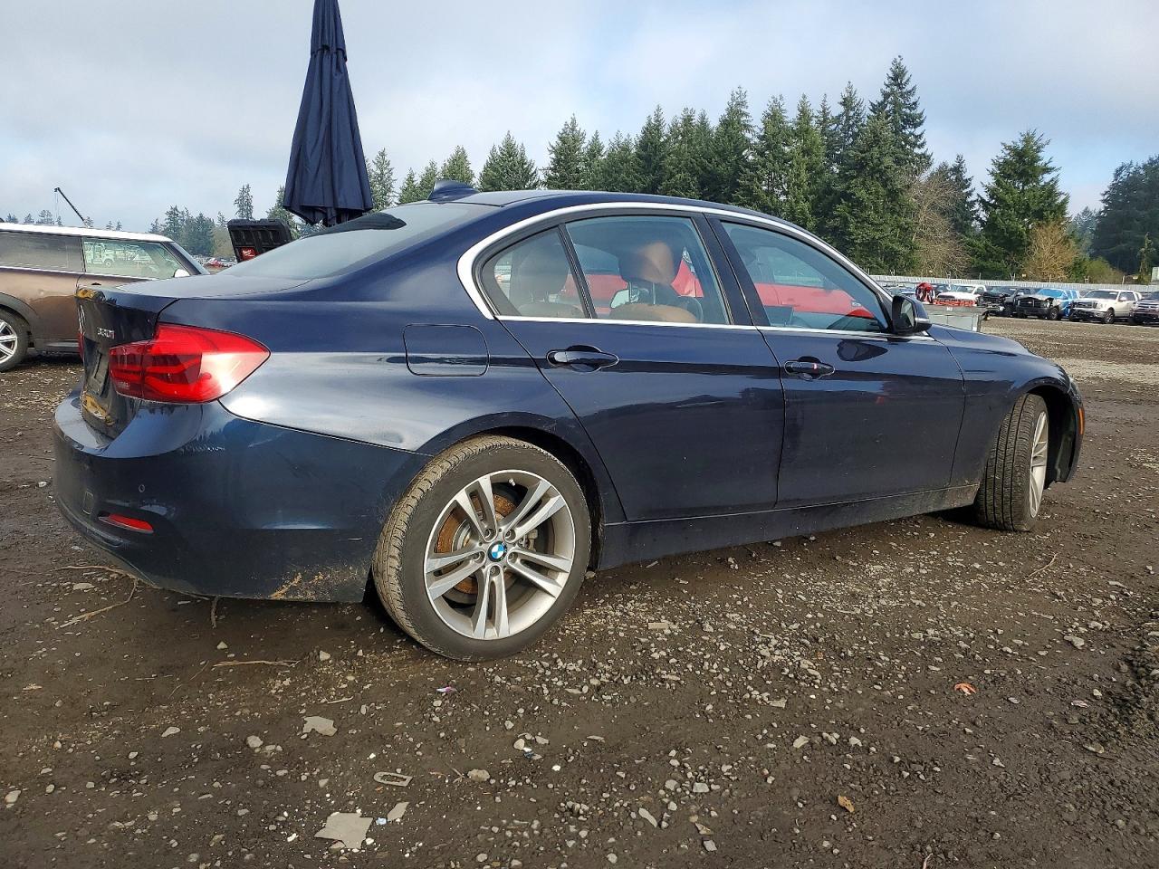 2017 BMW 330 I - zdjęcie 3