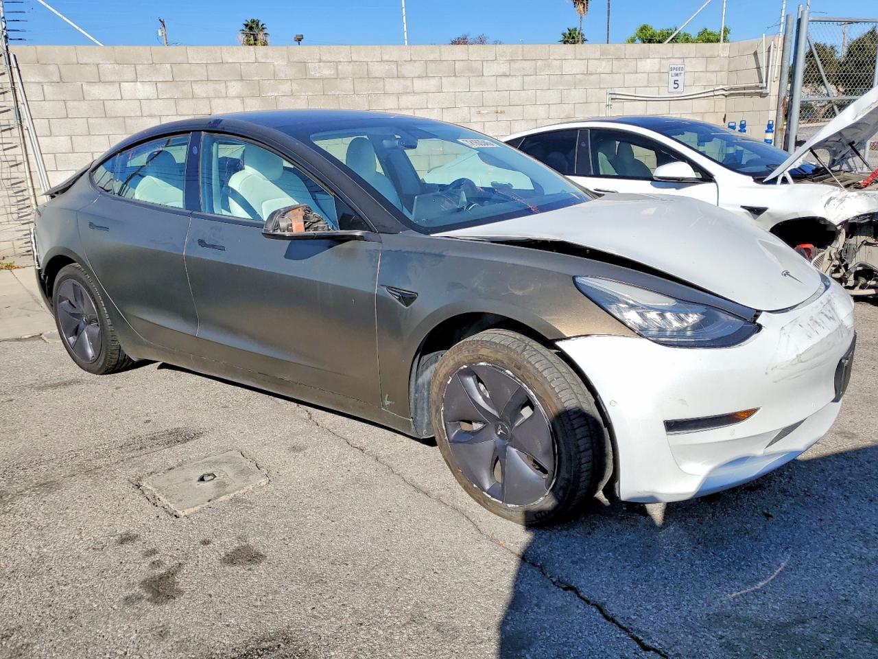 2020 Tesla Model 3 - zdjęcie 4