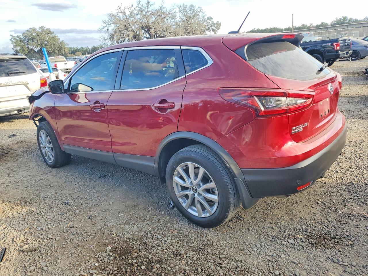 2021 Nissan Rogue Sport S - zdjęcie 2