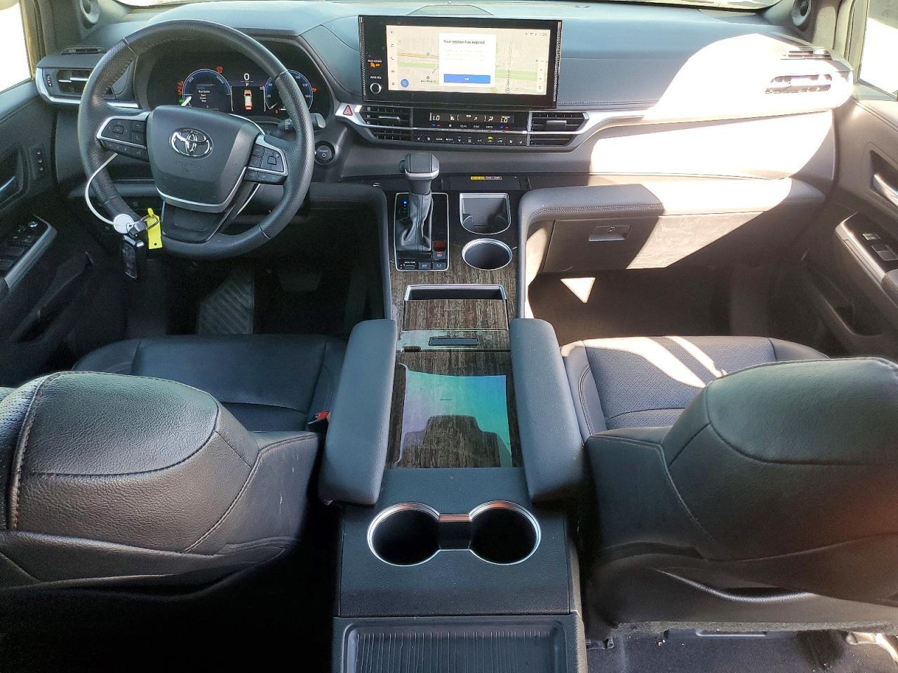 2025 Toyota Sienna Limited - zdjęcie 8