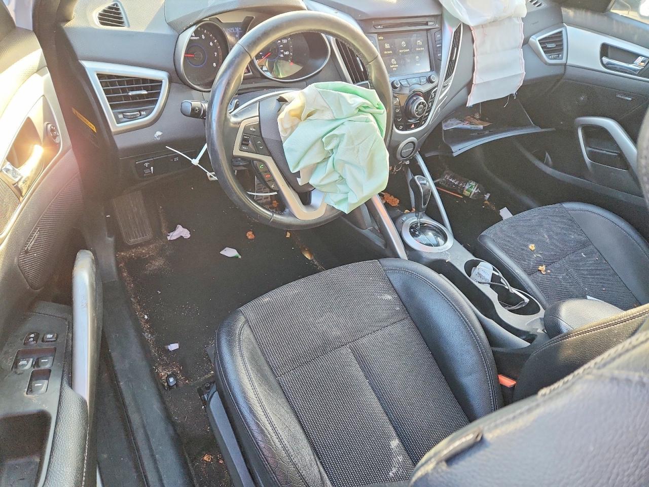 2016 Hyundai Veloster - zdjęcie 8