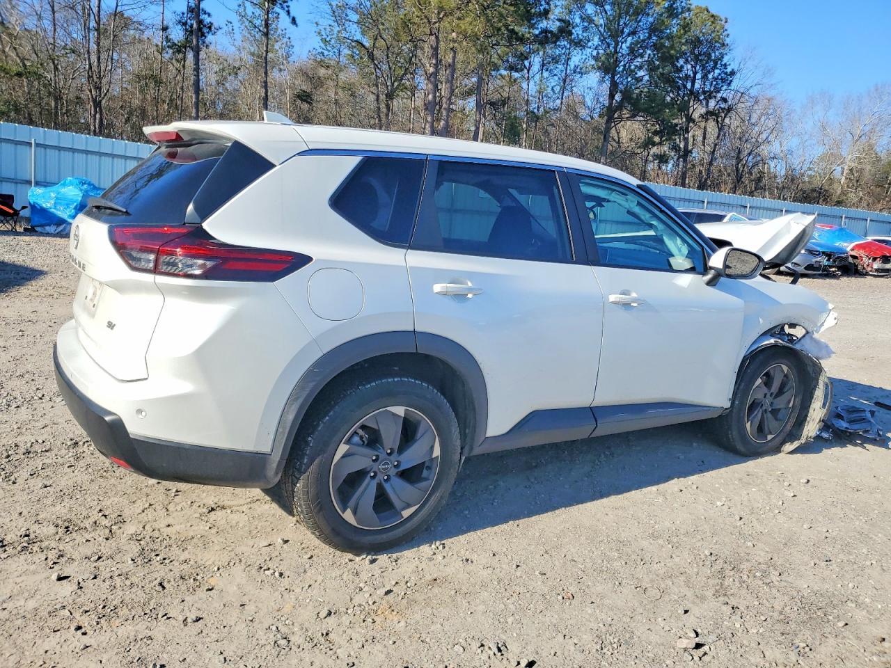 2024 Nissan Rogue Sv - zdjęcie 3