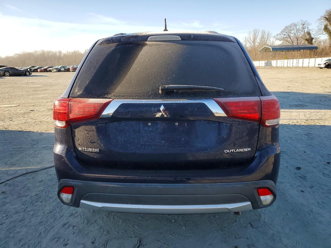 2016 Mitsubishi Outlander Es - zdjęcie 6