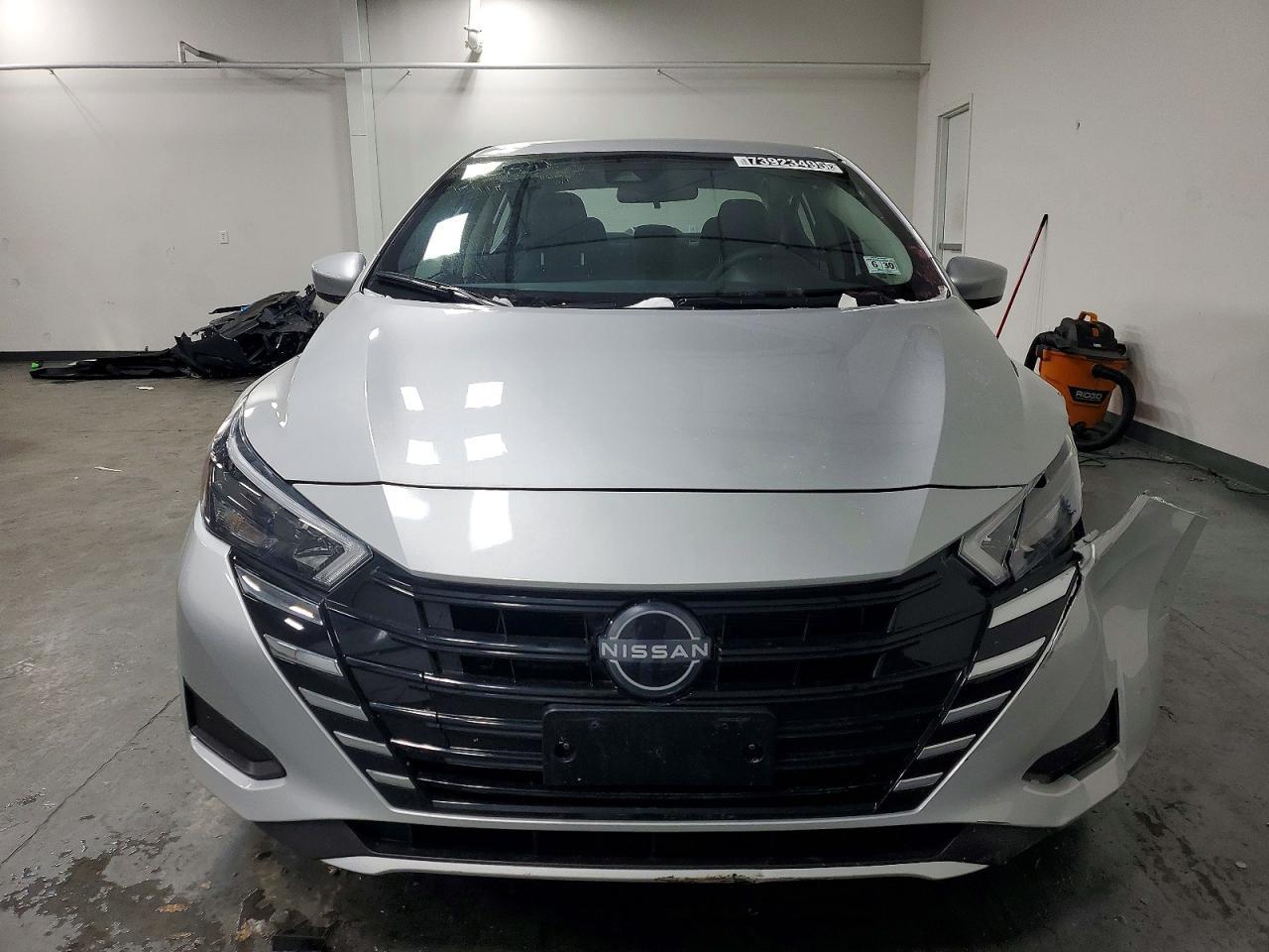 2025 Nissan Versa Sv - zdjęcie 5