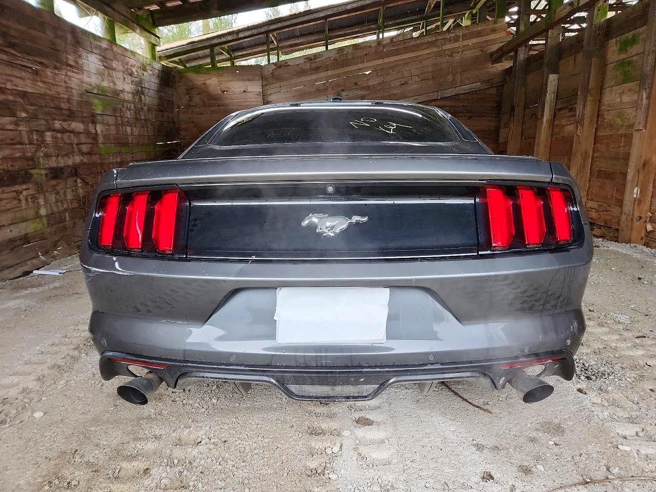 2017 Ford Mustang - zdjęcie 6