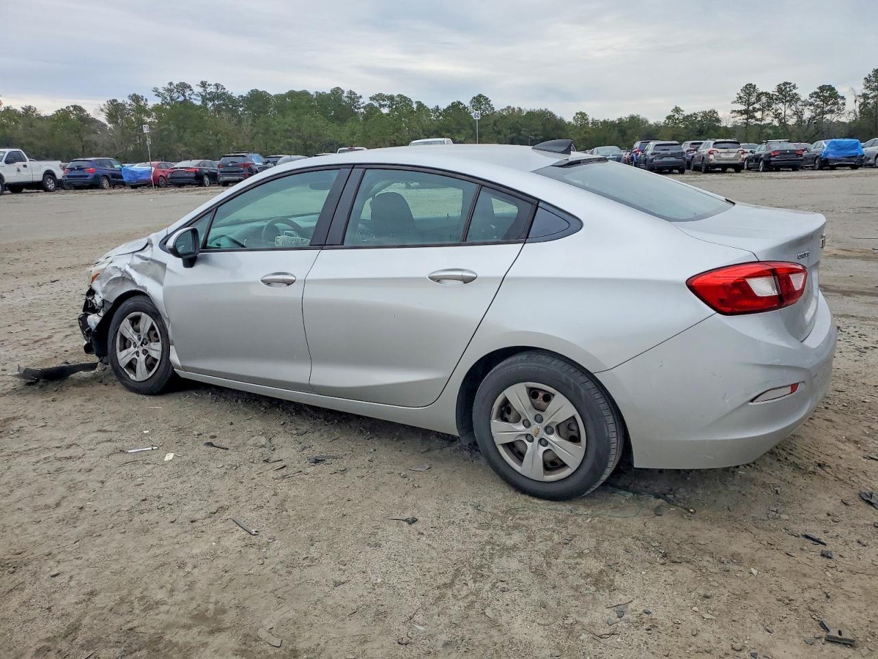 2018 Chevrolet Cruze Ls - zdjęcie 2