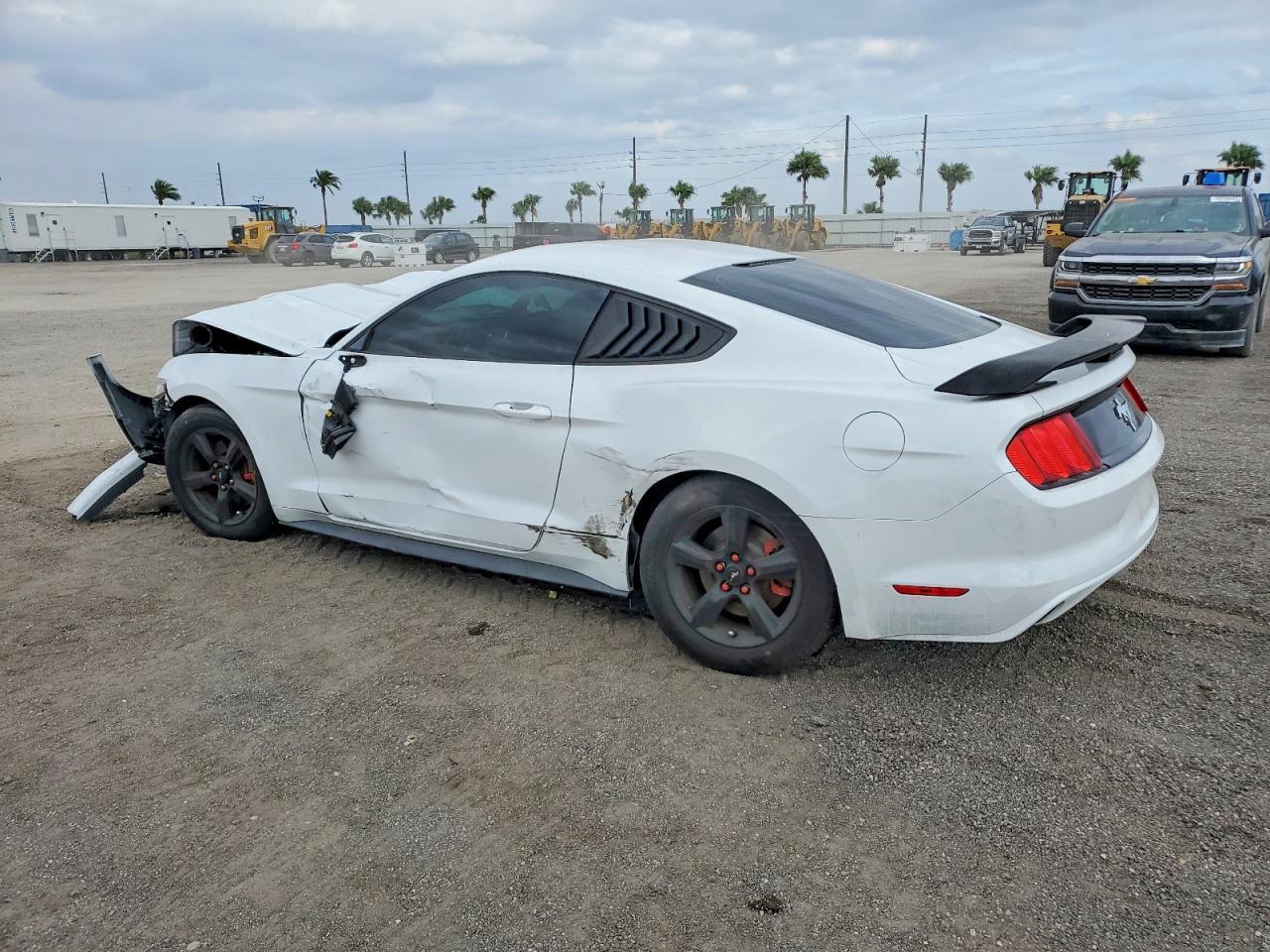 2017 Ford Mustang - zdjęcie 2