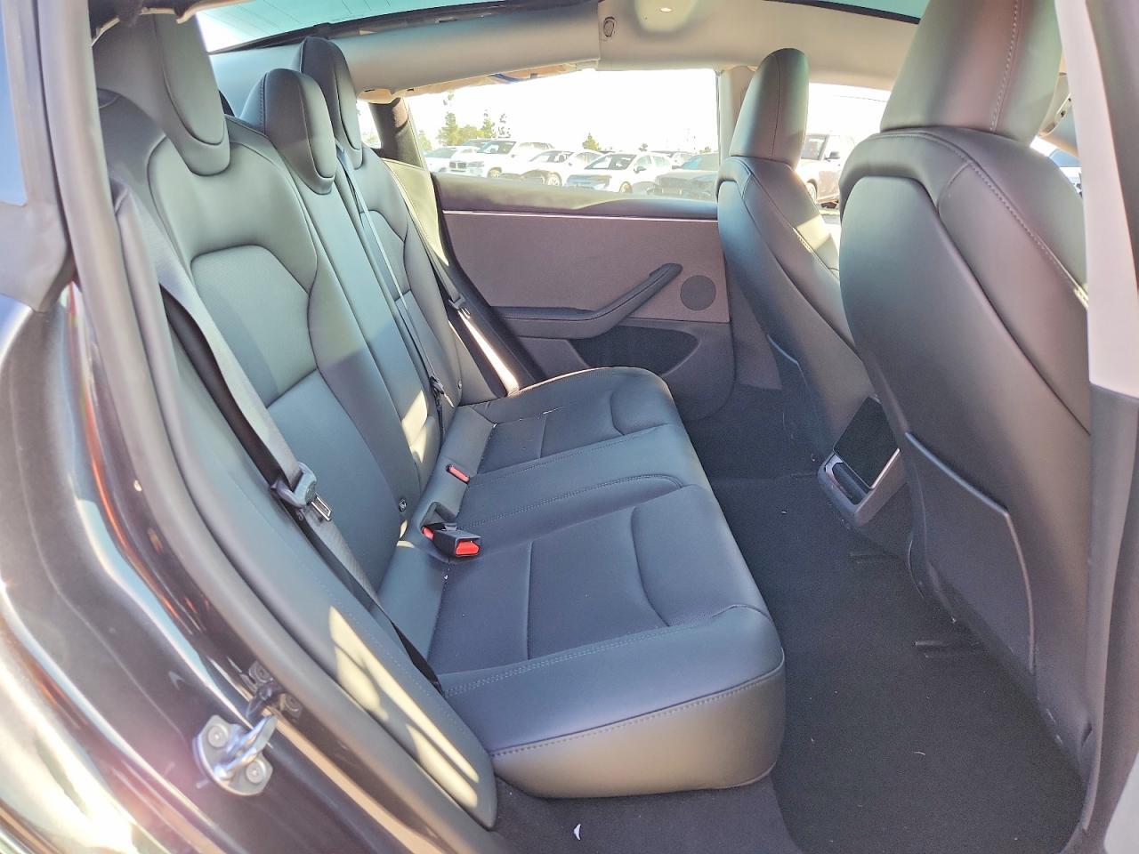 2025 Tesla Model 3 - zdjęcie 10