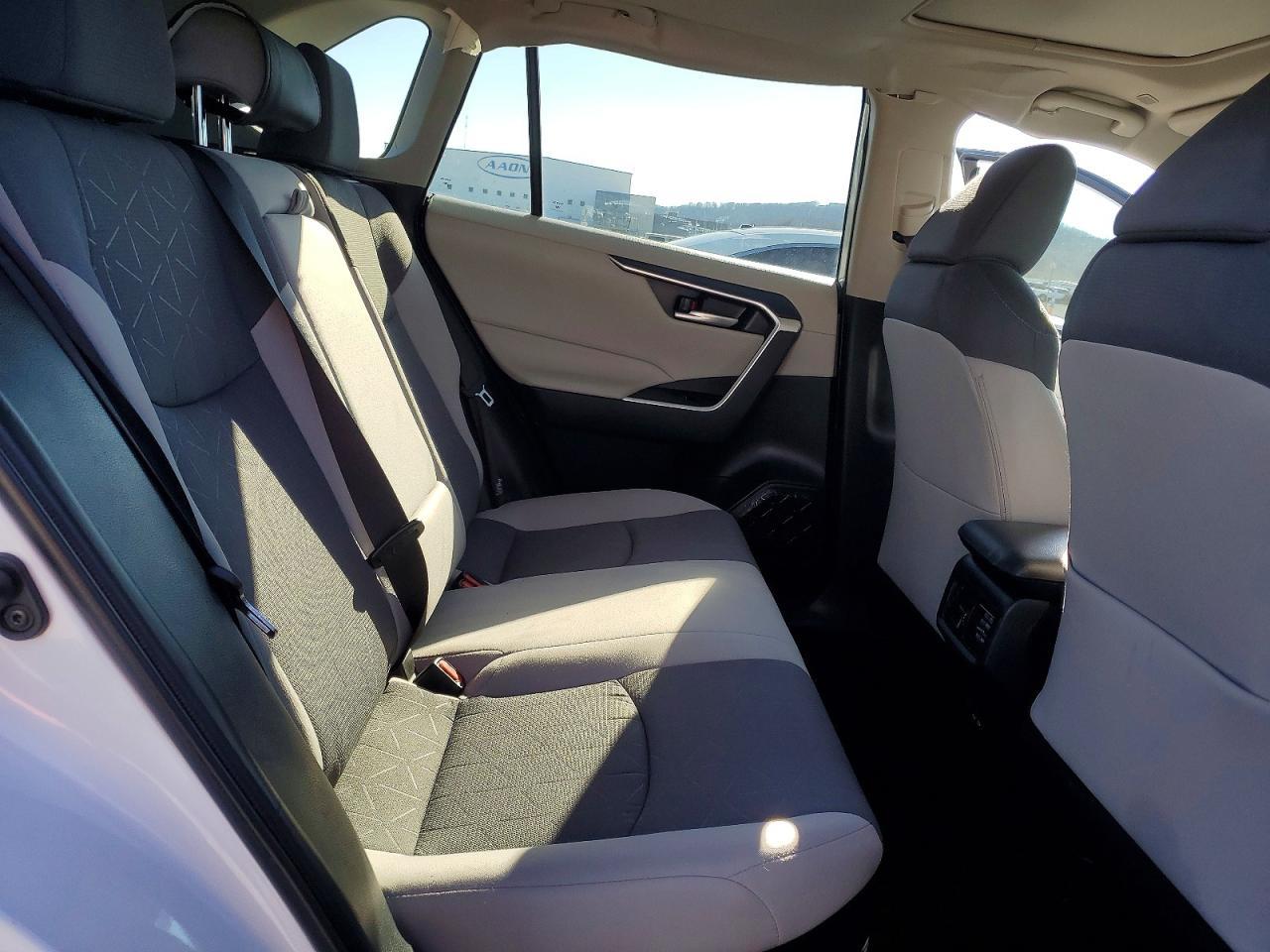 2025 Toyota Rav4 Hybrid Xle - zdjęcie 11