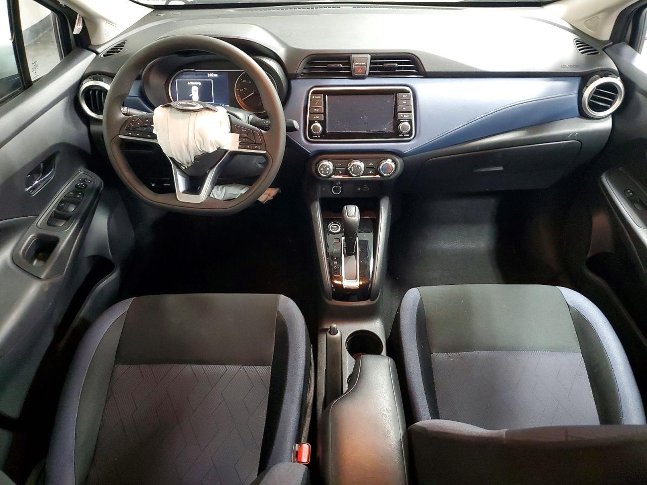 2025 Nissan Versa Sv - zdjęcie 8