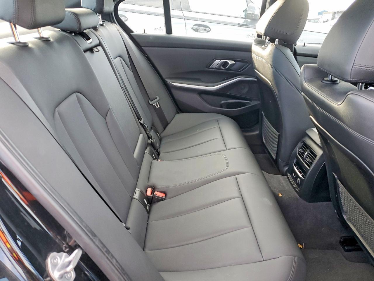 2019 BMW 330Xi - zdjęcie 10