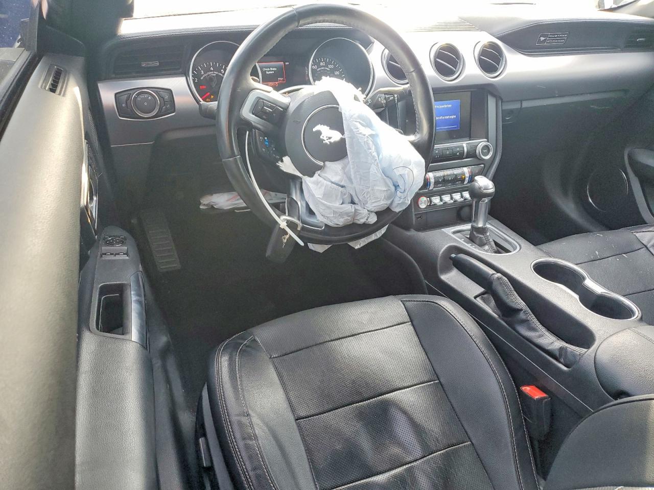 2020 Ford Mustang - zdjęcie 8