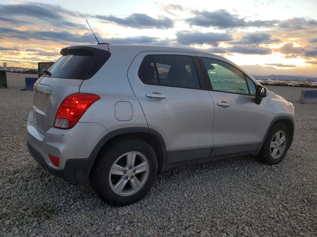 2020 Chev Trax Ls - zdjęcie 3