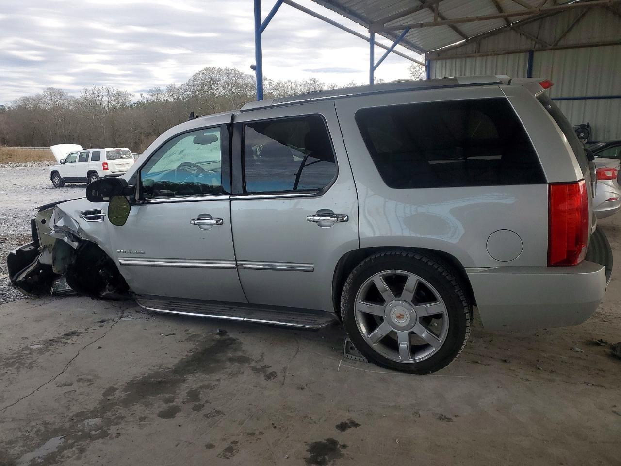 2013 Cadillac Escalade Luxury - zdjęcie 2