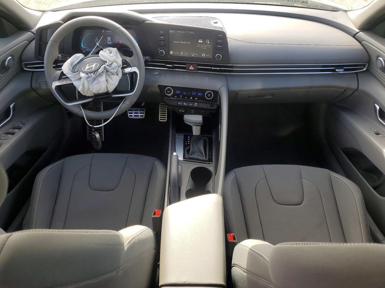 2026 Hyundai Elantra Sel Sport - zdjęcie 8