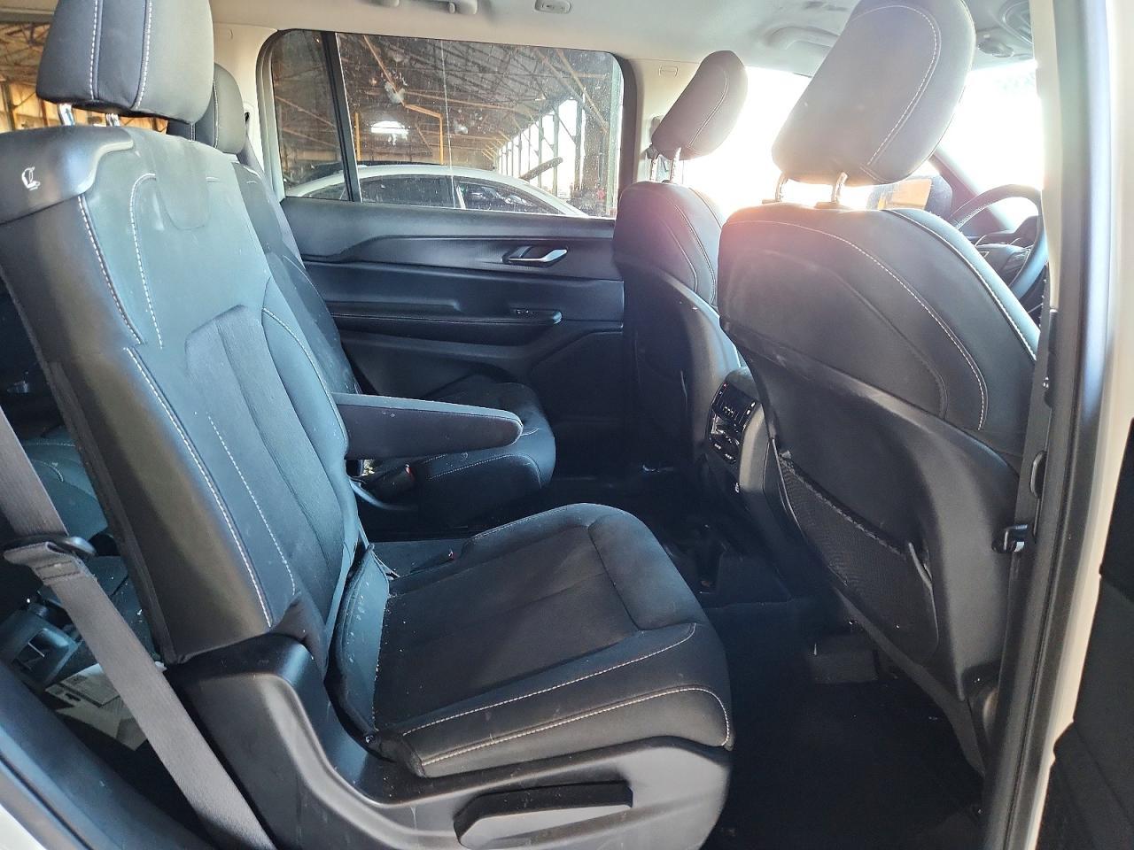 2023 Jeep Grand Cherokee L Laredo - zdjęcie 11