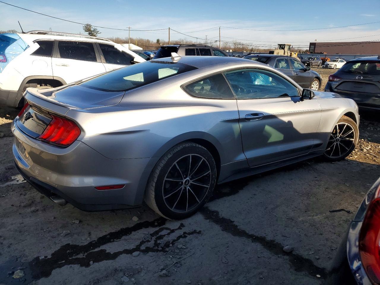 2020 Ford Mustang - zdjęcie 3