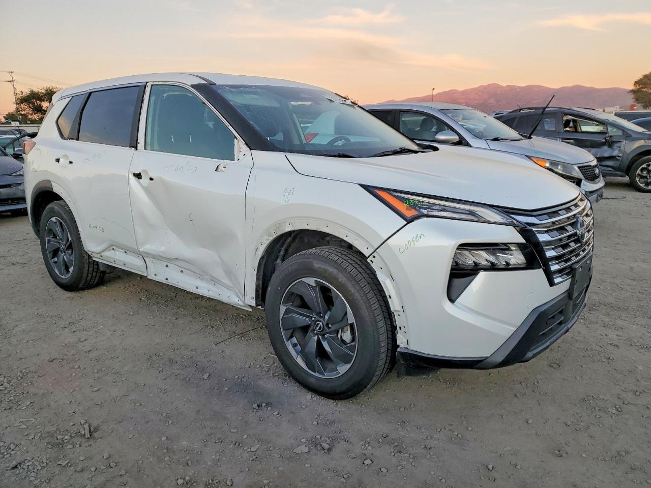 2024 Nissan Rogue Sv - zdjęcie 4