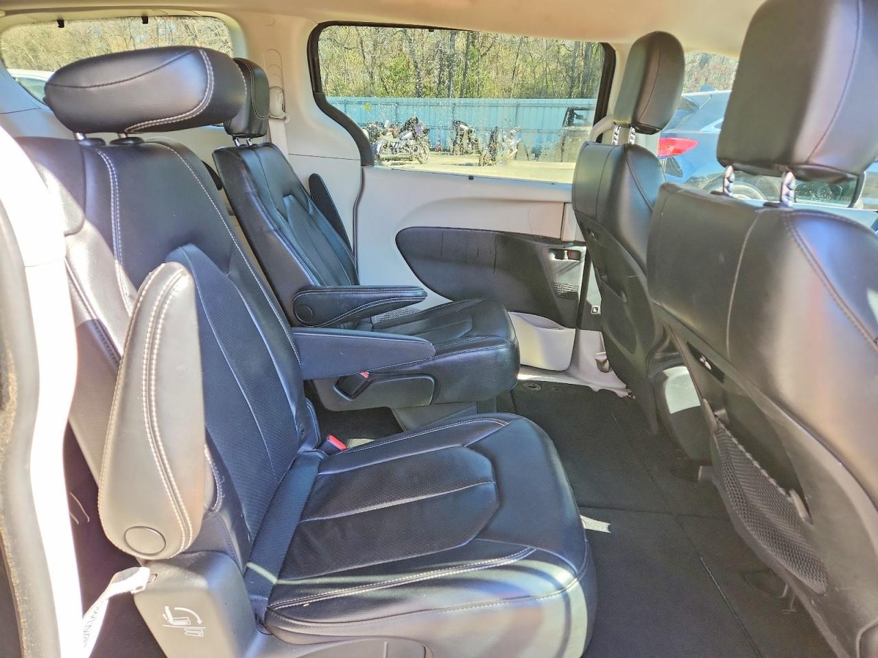 2022 Chrysler Pacifica Touring L - zdjęcie 11