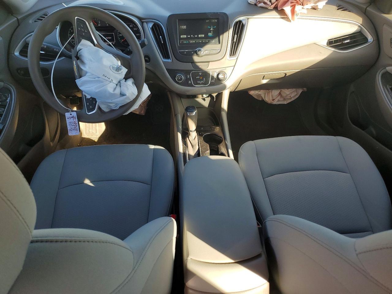 2017 Chevrolet Malibu Ls - zdjęcie 8