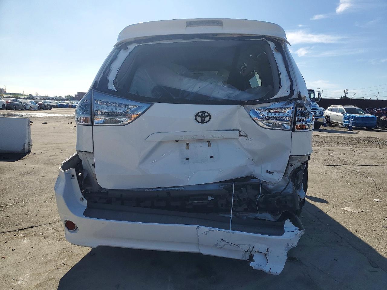 2016 Toyota Sienna Se - zdjęcie 6