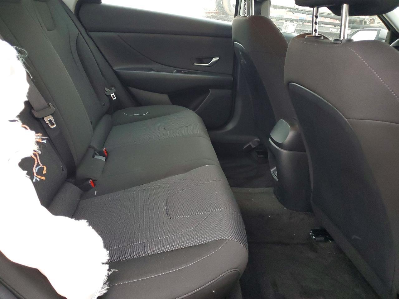 2025 Hyundai Elantra Se - zdjęcie 11