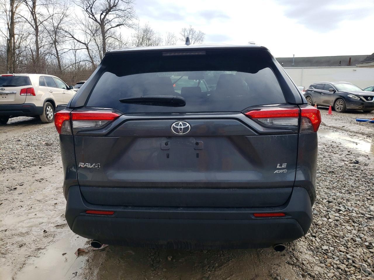 2020 Toyota Rav4 Le - zdjęcie 6