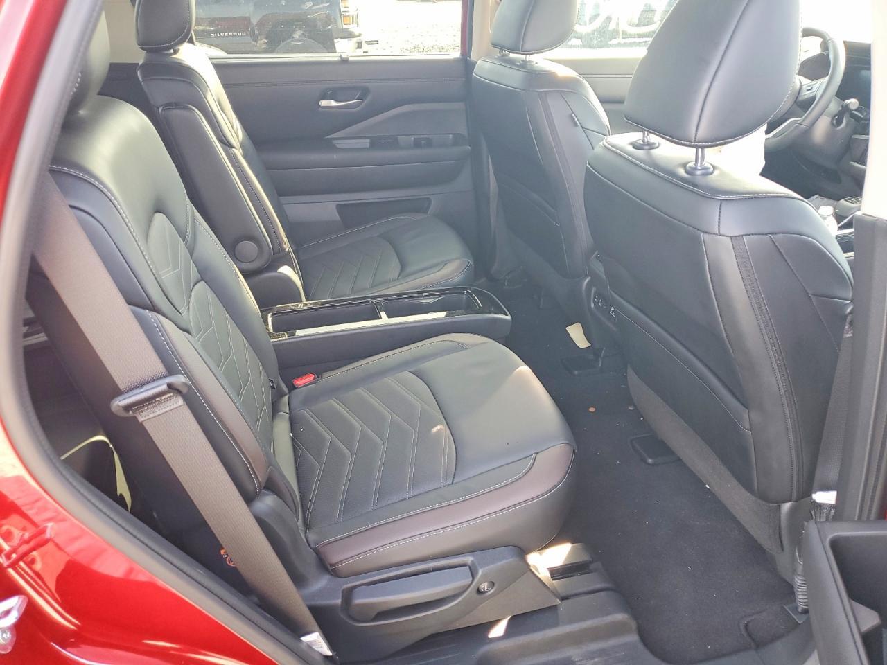 2024 Nissan Pathfinder Platinum - zdjęcie 11