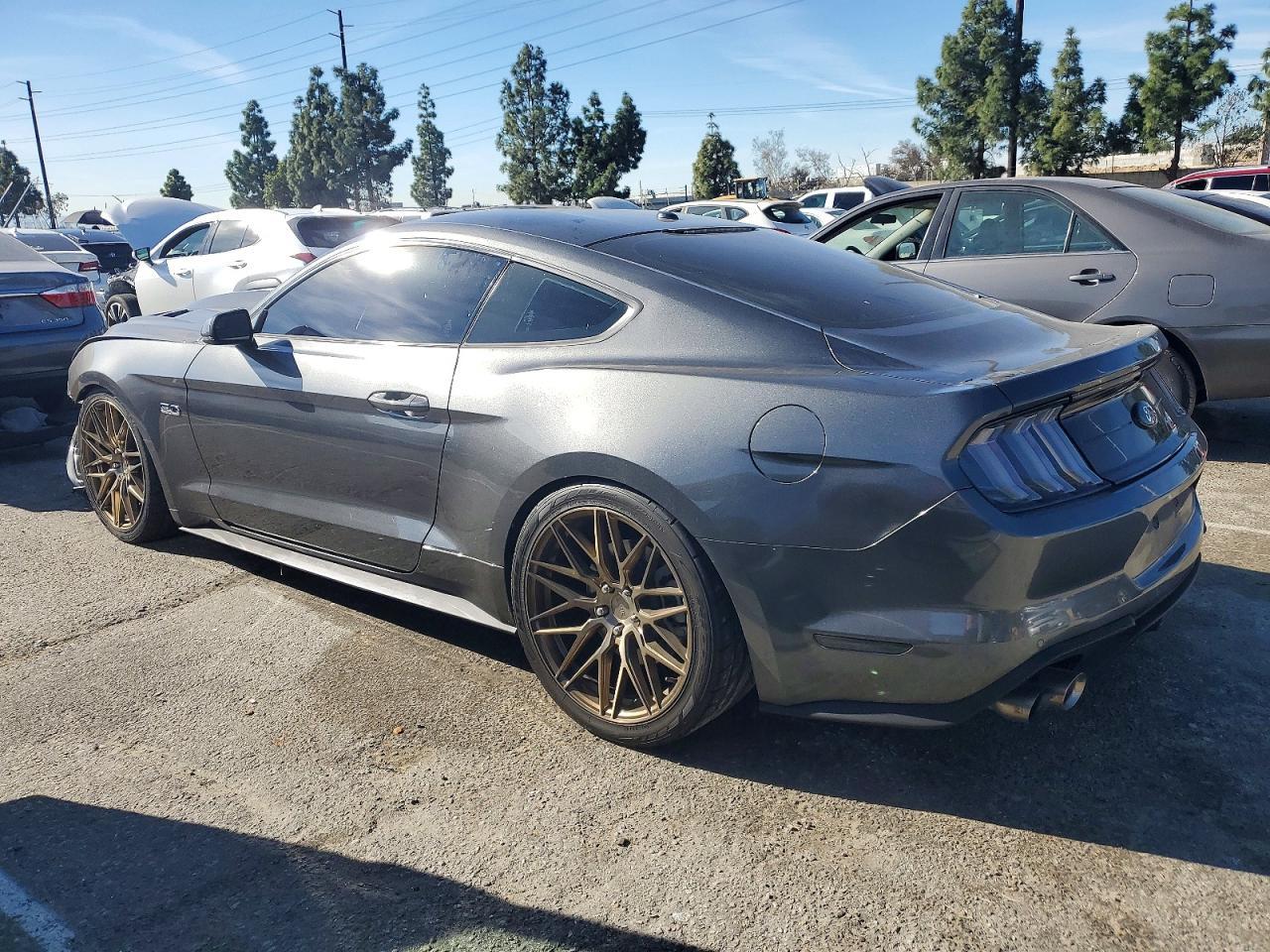 2020 Ford Mustang Gt - zdjęcie 2