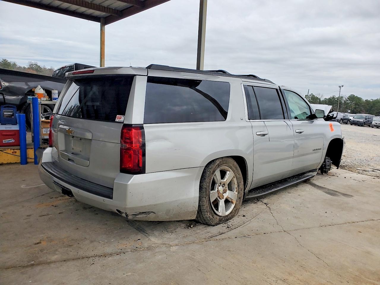 2015 Chevrolet Suburban C1500 Lt - zdjęcie 3