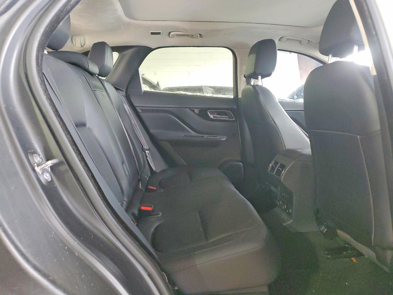 2019 Jaguar F-Pace - zdjęcie 11